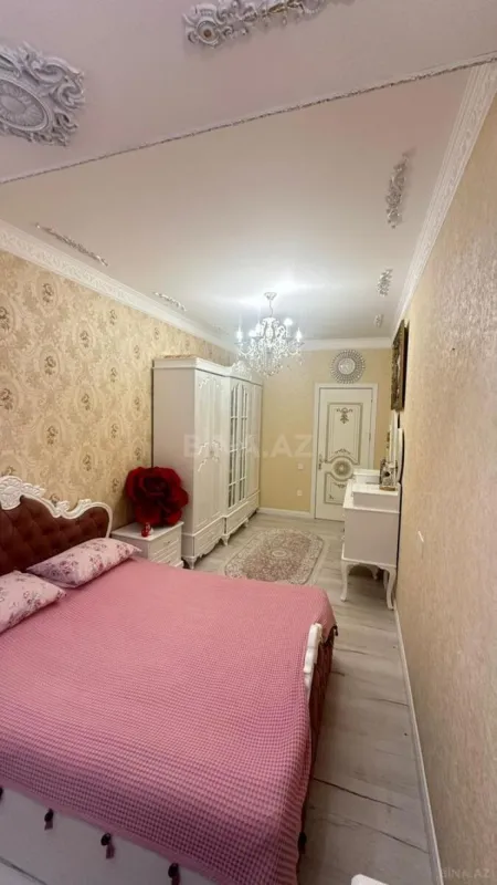 Satılır 4 otaqlı mənzil 147 m²