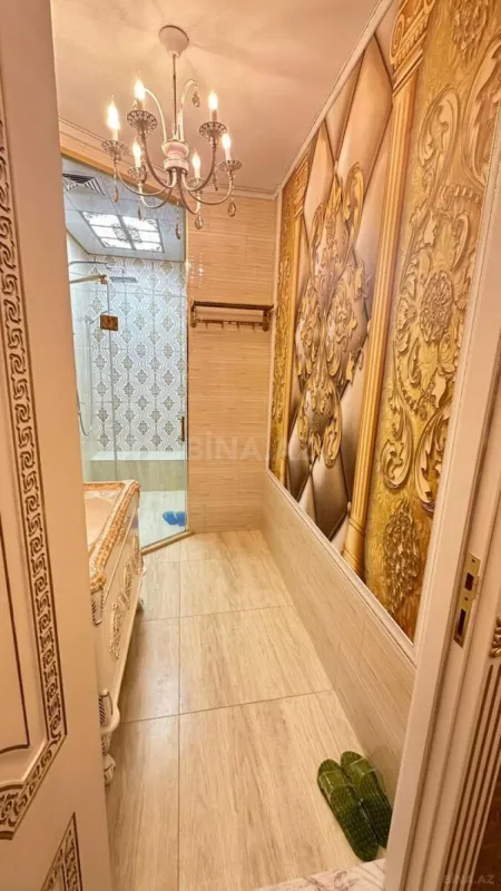 Satılır 4 otaqlı mənzil 147 m²