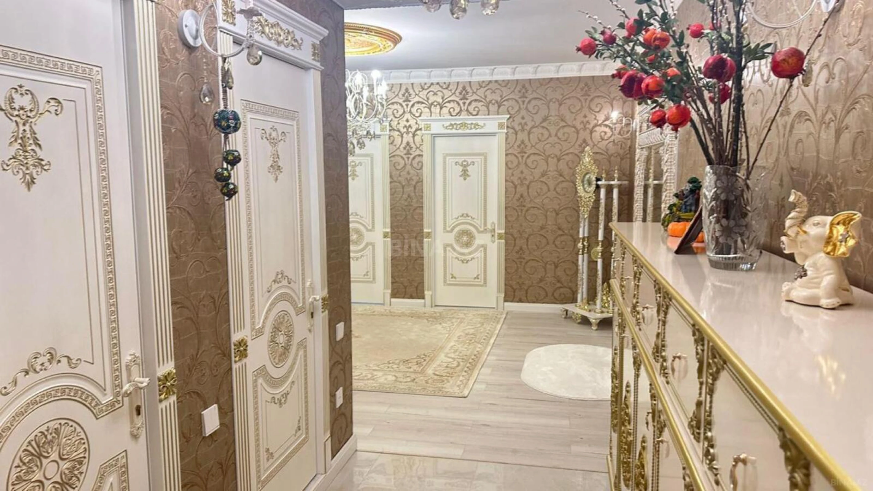 Satılır 4 otaqlı mənzil 147 m²