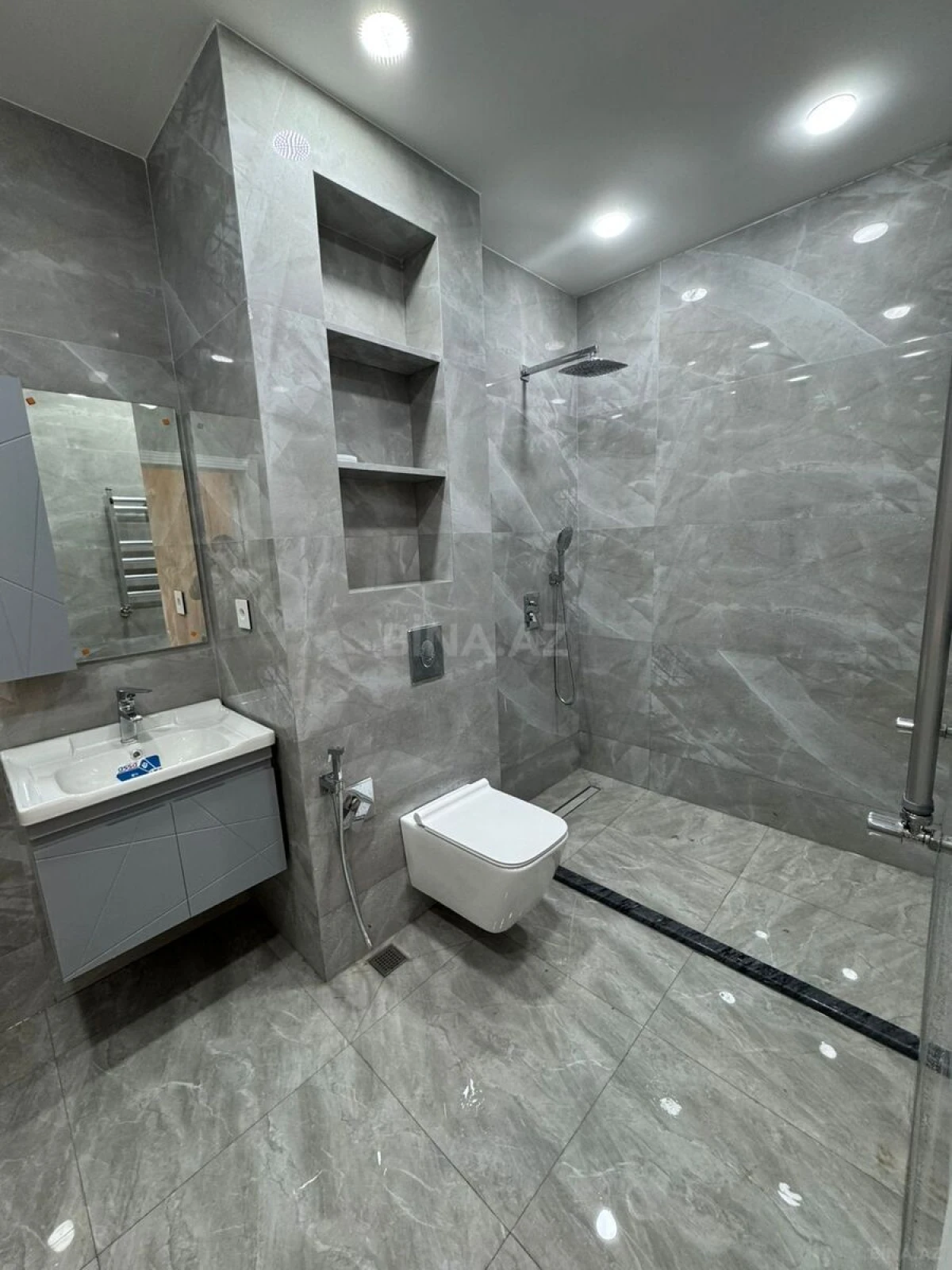 Kirayə verilir 2 otaqlı mənzil 60 m²