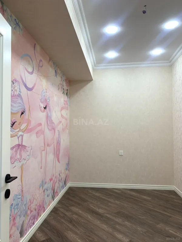 Satılır 4 otaqlı mənzil 117 m²