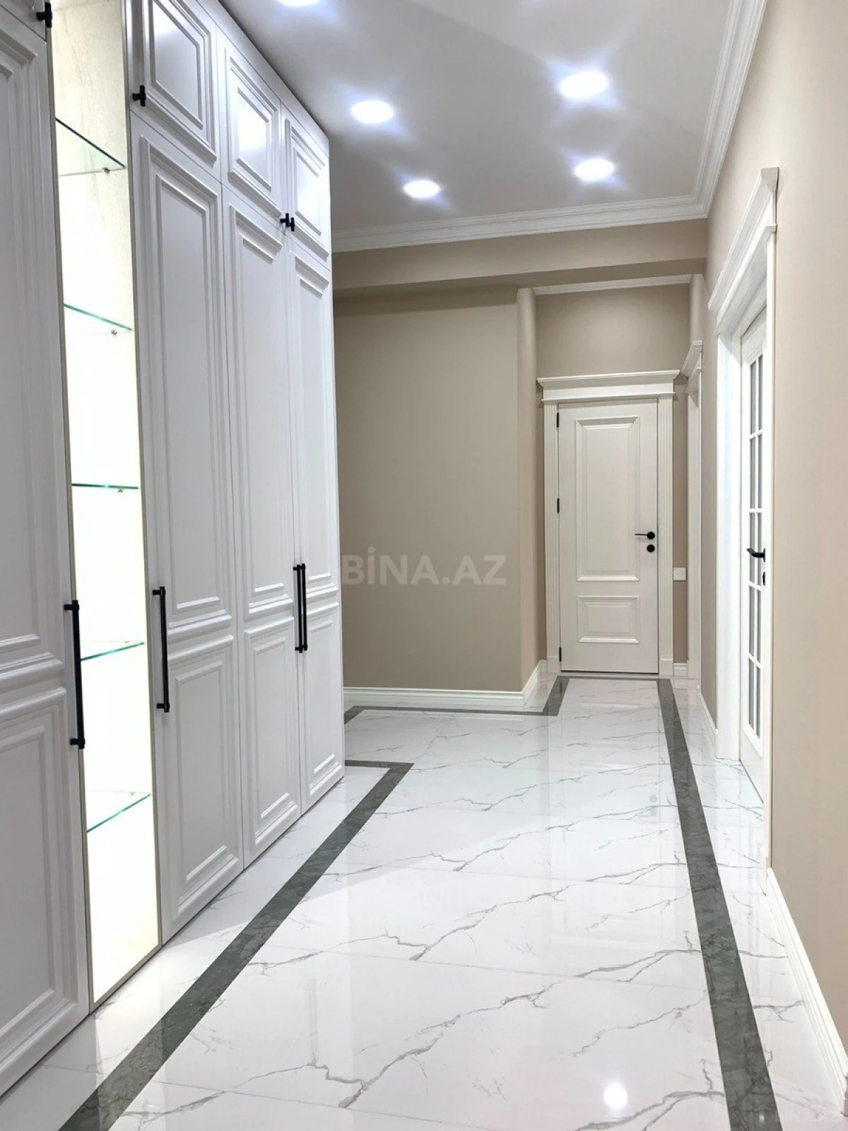 Satılır 4 otaqlı mənzil 117 m²