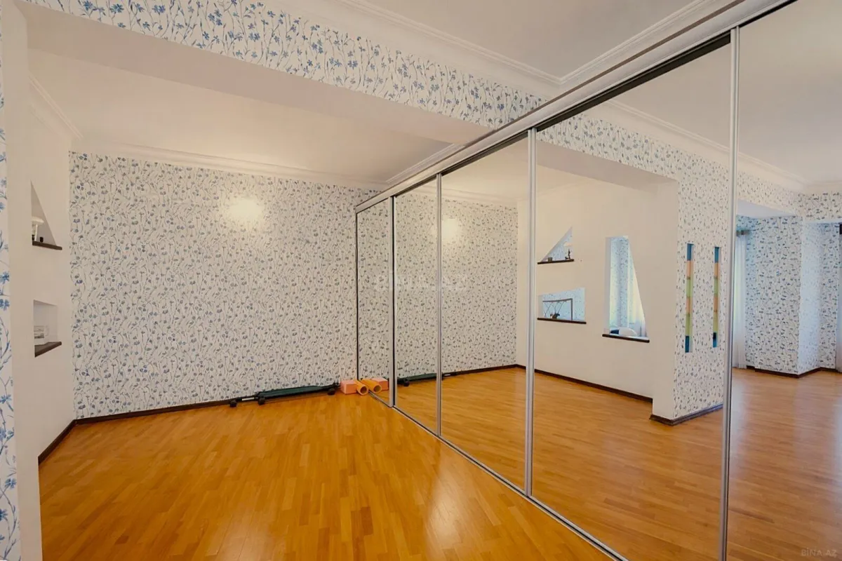 Satılır 3 otaqlı mənzil 157 m²