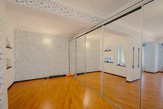 Satılır 3 otaqlı mənzil 157 m²