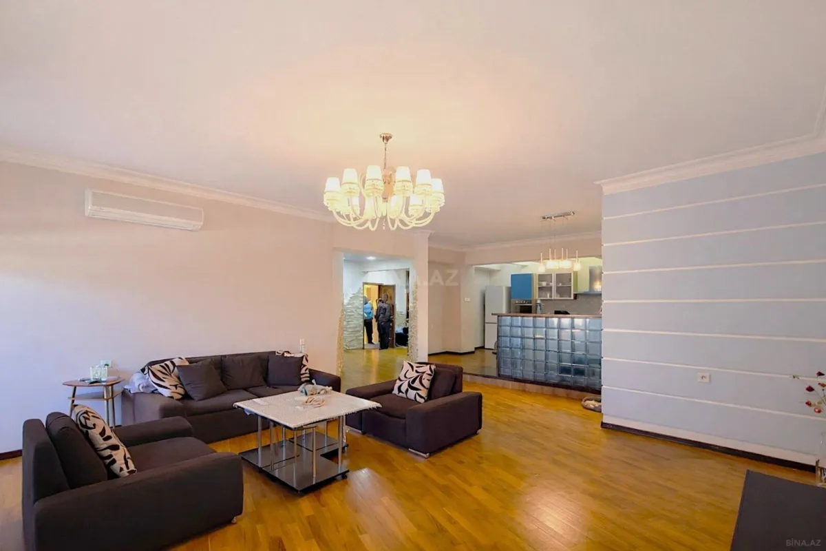 Satılır 3 otaqlı mənzil 157 m²