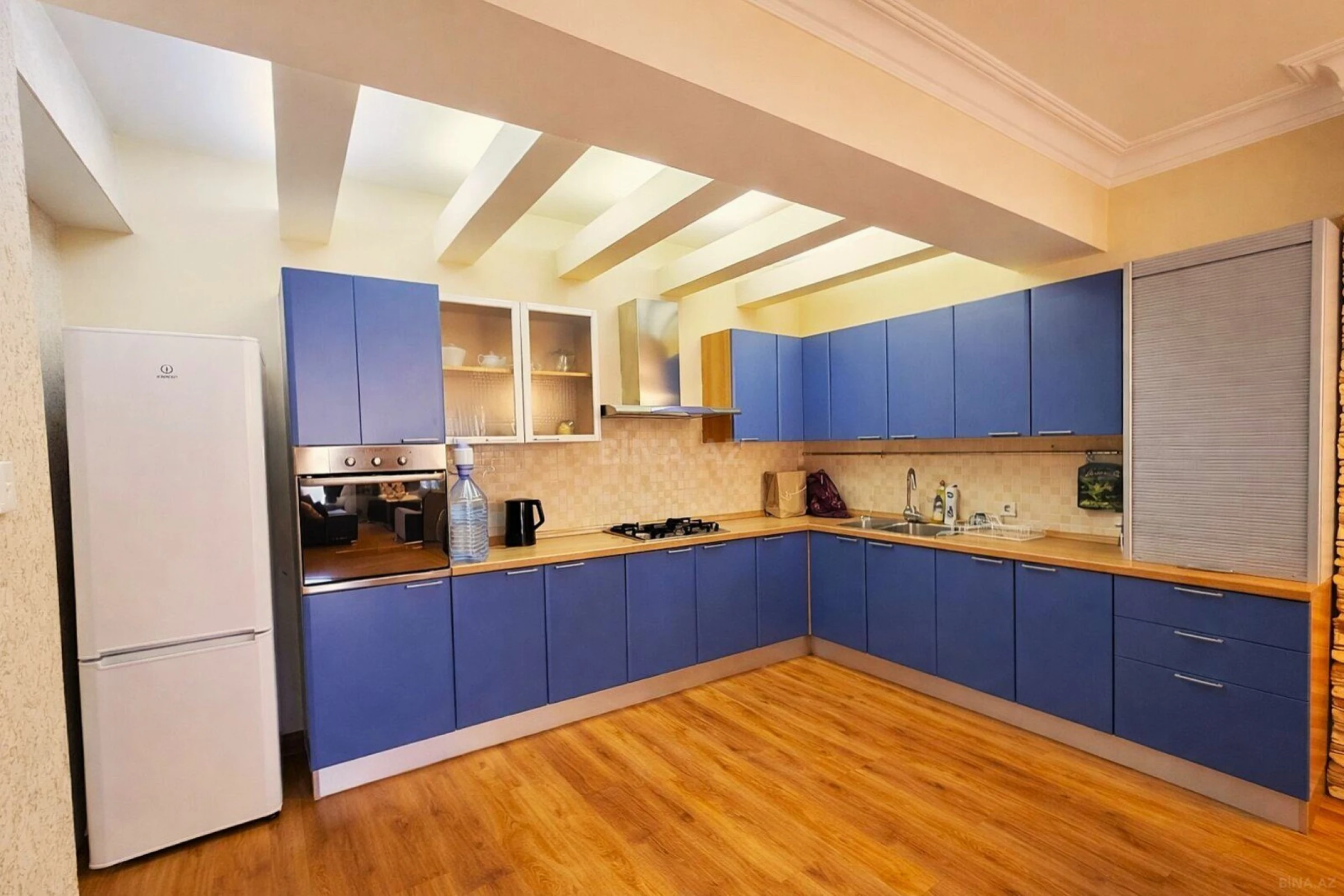 Satılır 3 otaqlı mənzil 157 m²