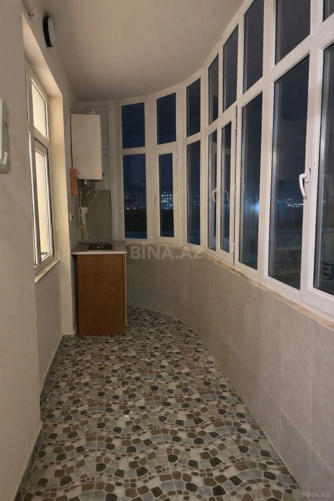 Satılır 3 otaqlı mənzil 141 m²