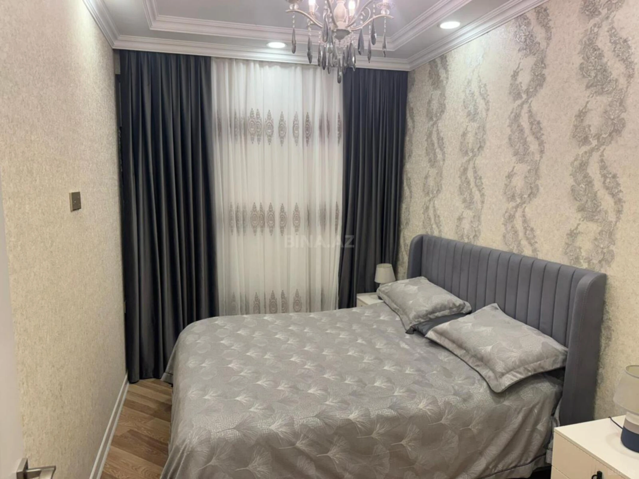 Satılır 3 otaqlı mənzil 141 m²