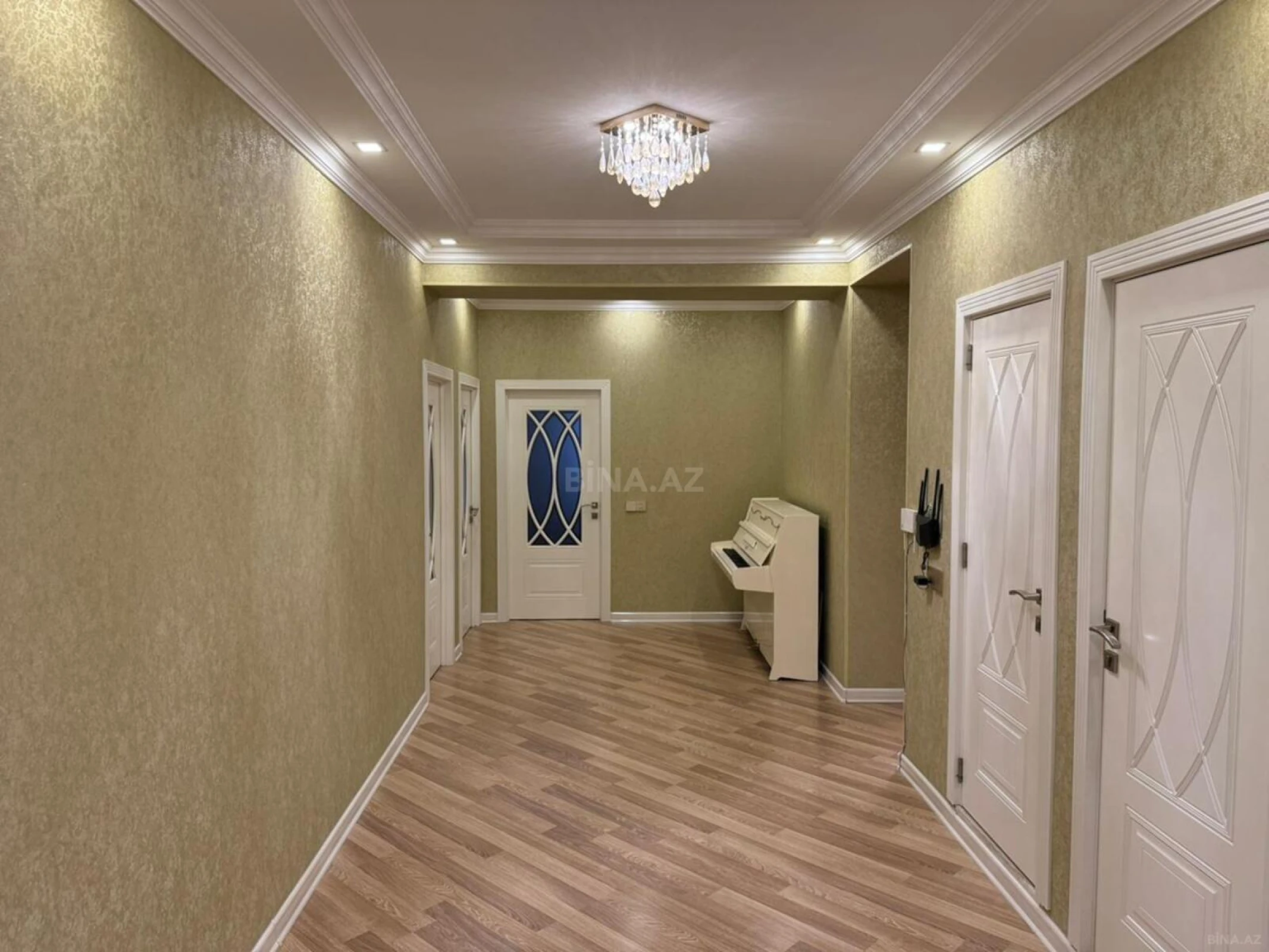 Satılır 3 otaqlı mənzil 141 m²