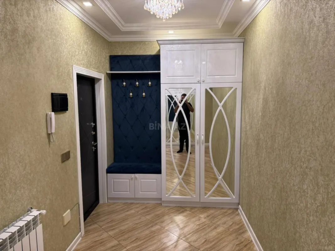 Satılır 3 otaqlı mənzil 141 m²