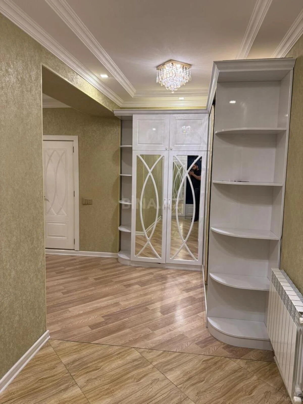 Satılır 3 otaqlı mənzil 141 m²