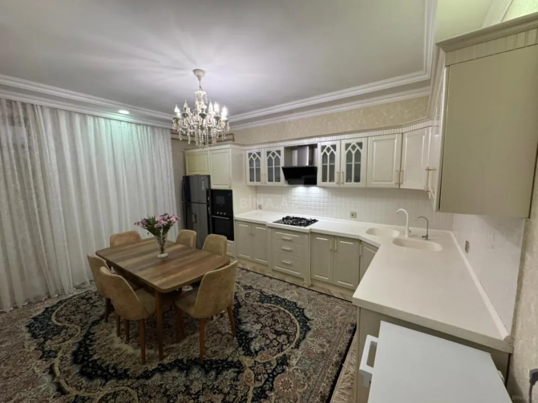 Satılır 3 otaqlı mənzil 141 m²