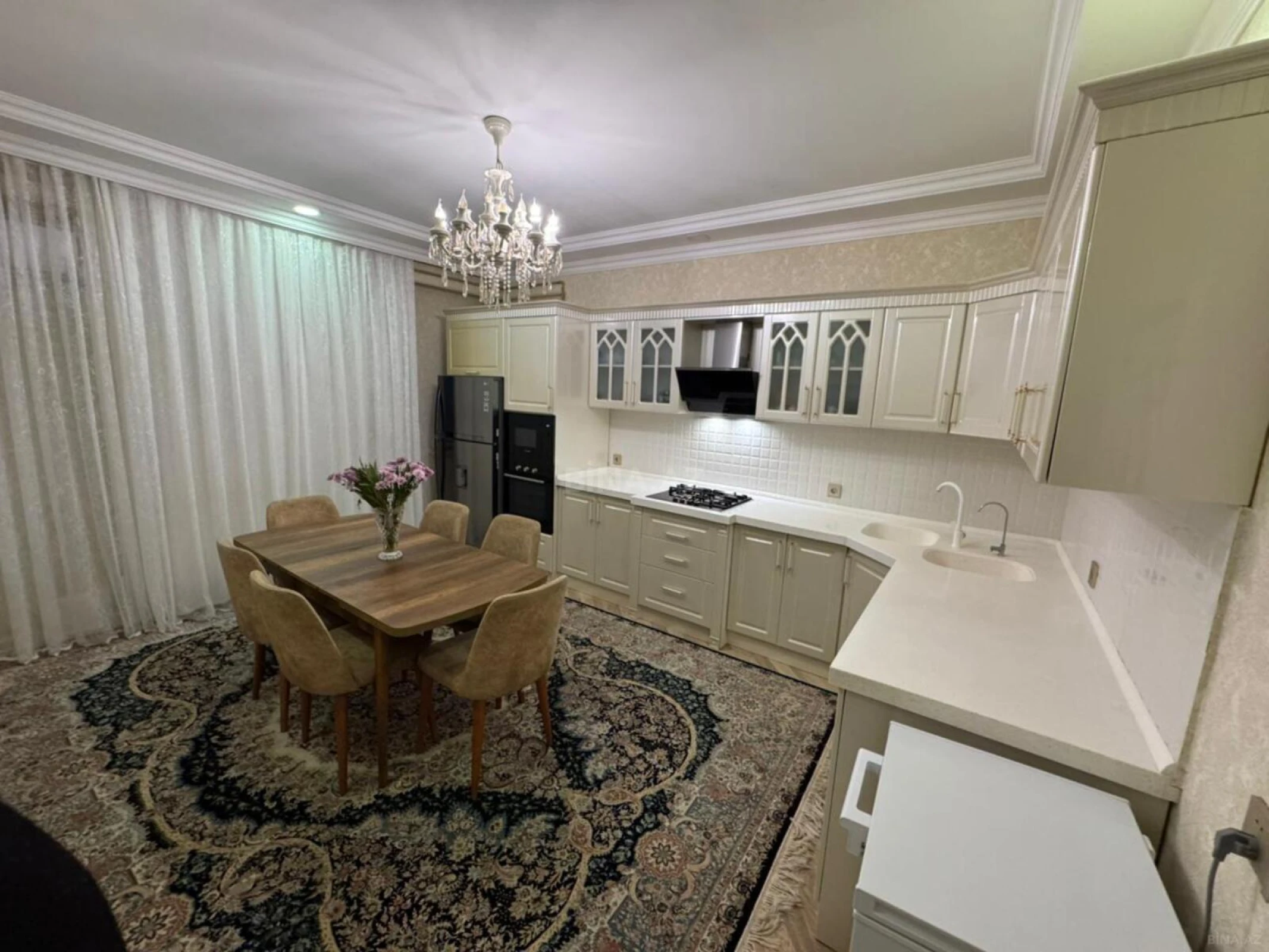 Satılır 3 otaqlı mənzil 141 m²