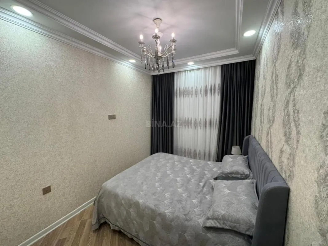 Satılır 3 otaqlı mənzil 141 m²