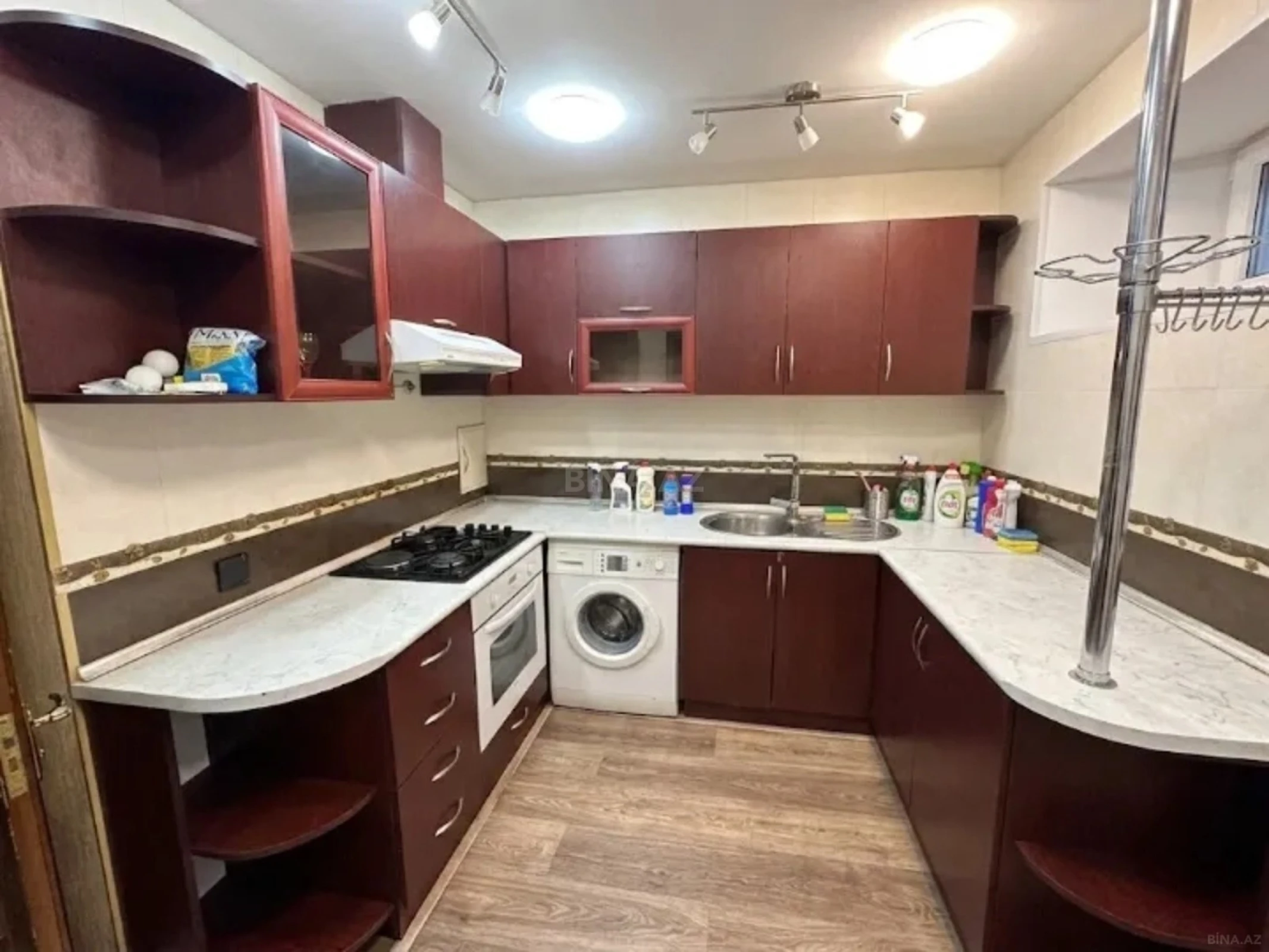 Kirayə verilir 2 otaqlı mənzil 68 m²