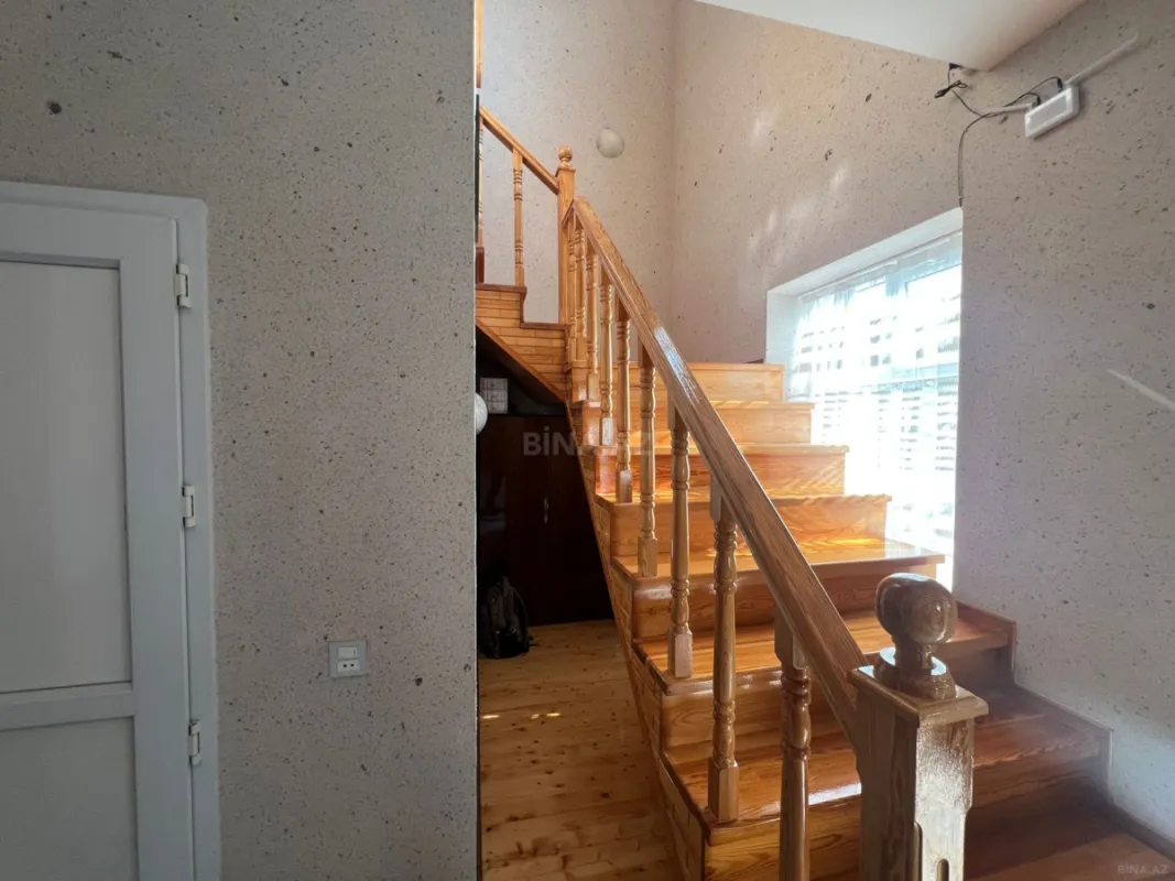 Satılır 7 otaqlı həyət evi 200 m²