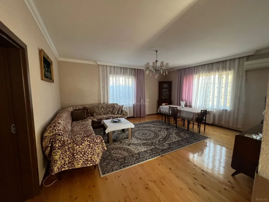 Satılır 7 otaqlı həyət evi 200 m²