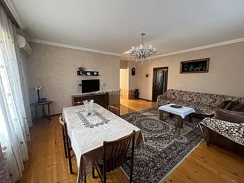 Satılır 7 otaqlı həyət evi 200 m²