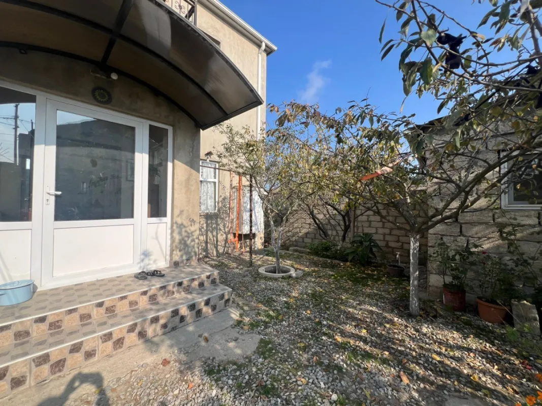 Satılır 7 otaqlı həyət evi 200 m²