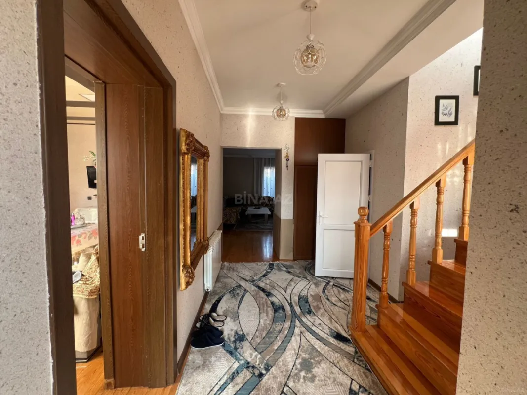 Satılır 7 otaqlı həyət evi 200 m²