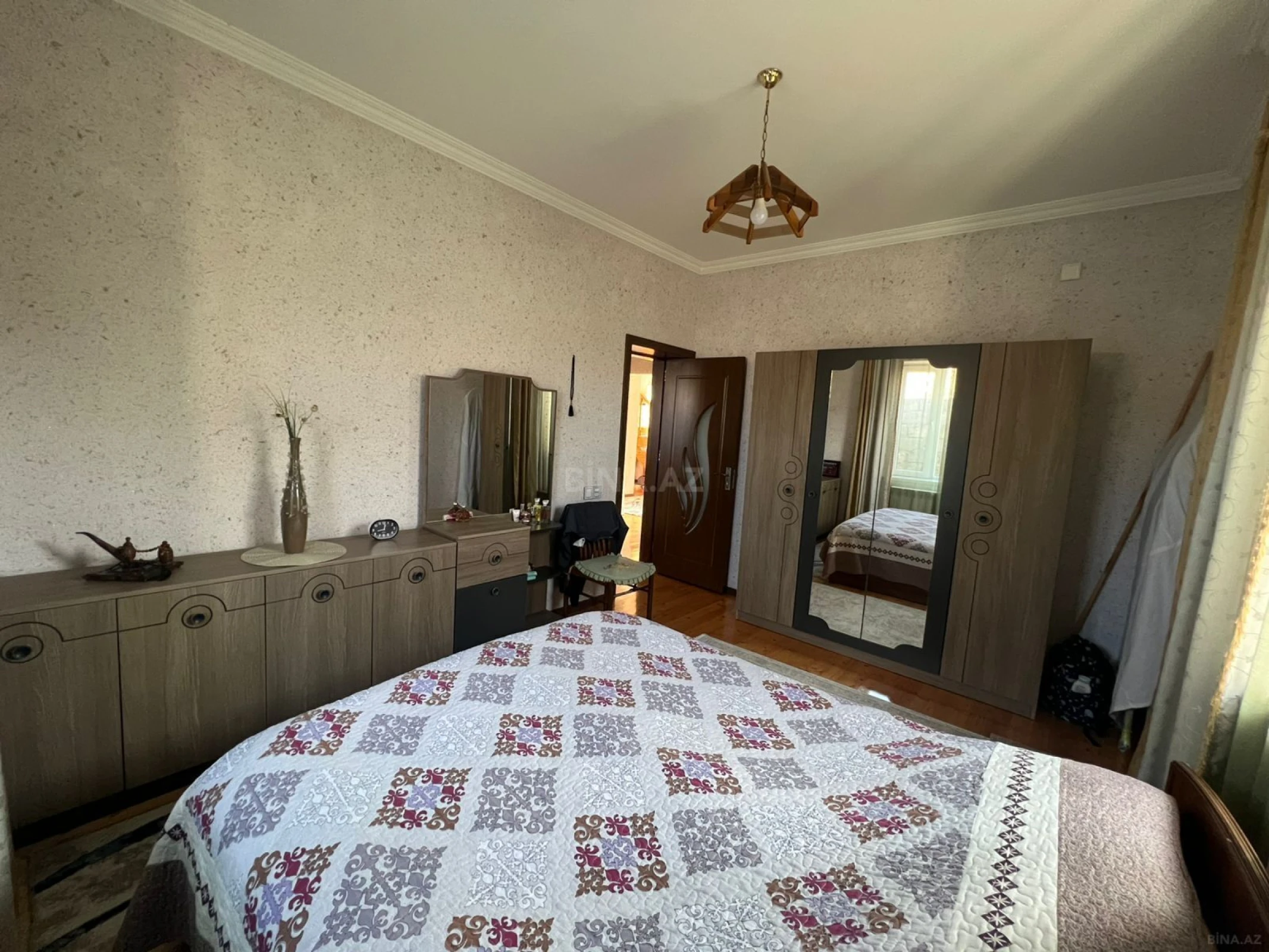 Satılır 7 otaqlı həyət evi 200 m²