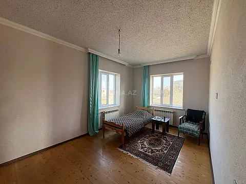 Satılır 7 otaqlı həyət evi 200 m²