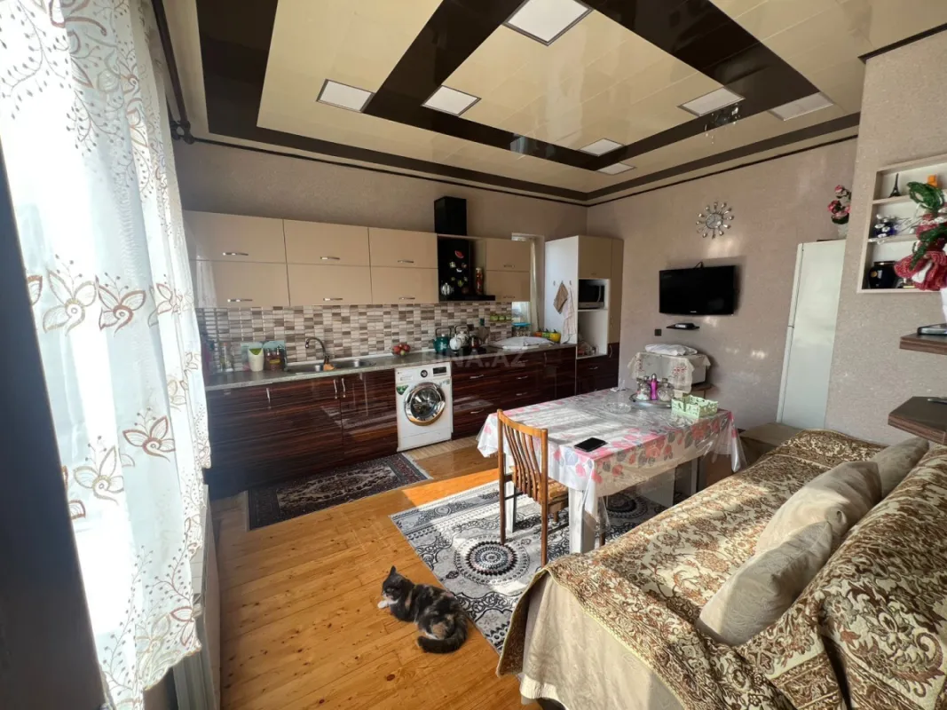 Satılır 7 otaqlı həyət evi 200 m²