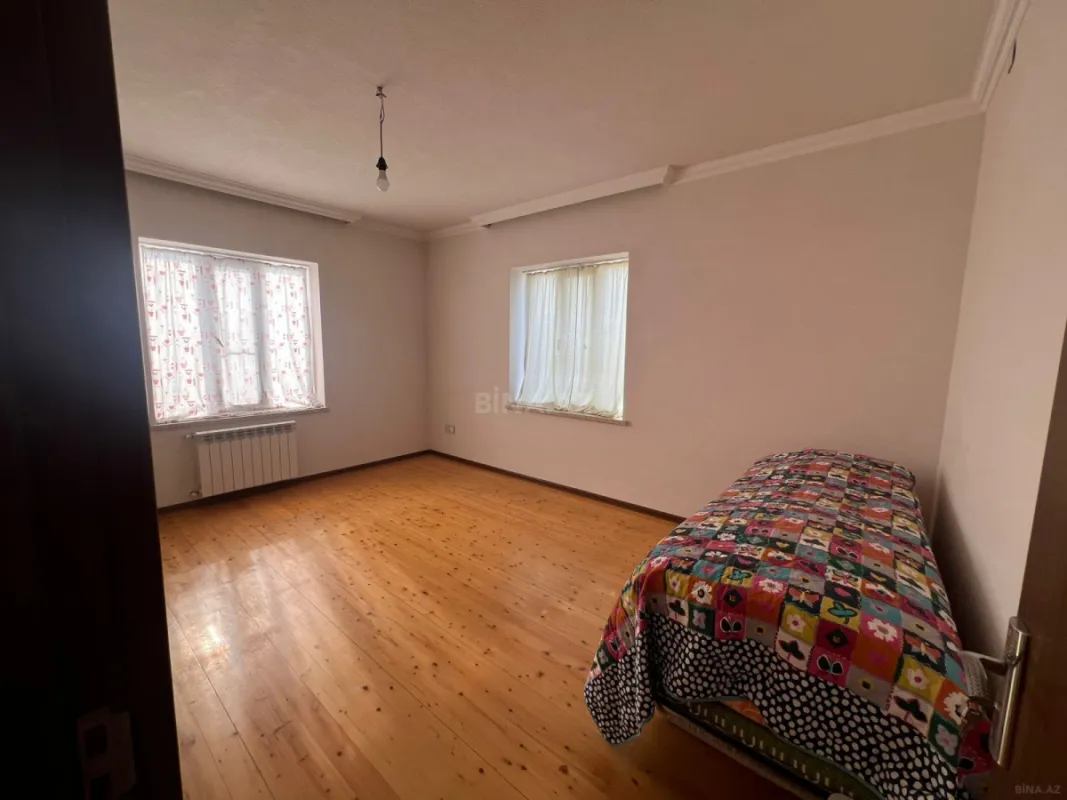 Satılır 7 otaqlı həyət evi 200 m²