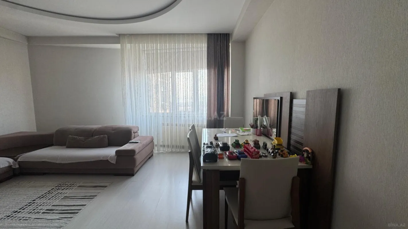 Kirayə verilir 4 otaqlı mənzil 112 m²