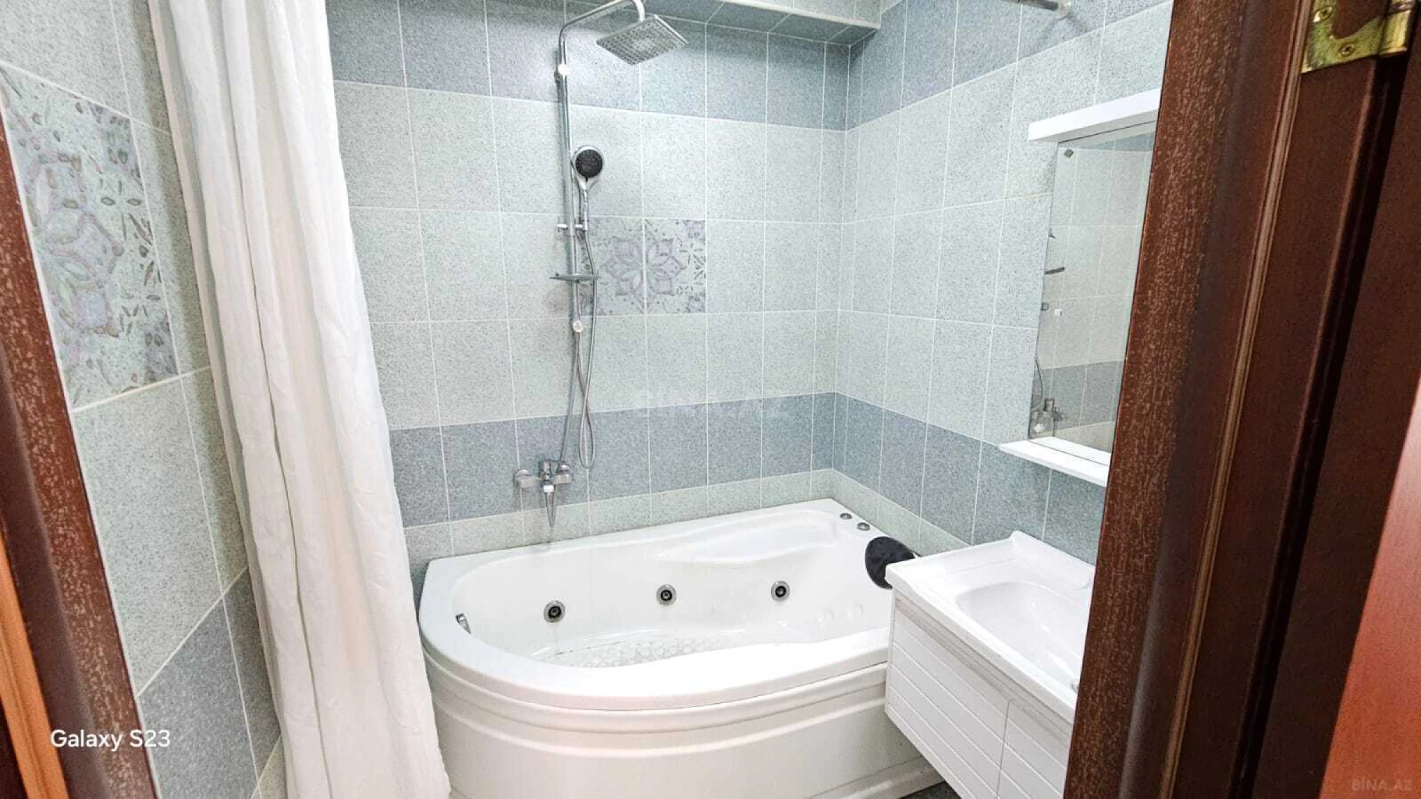 Kirayə verilir 2 otaqlı mənzil 73 m²