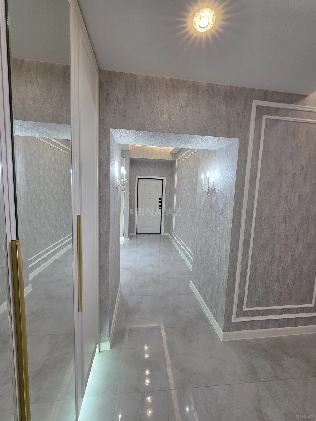 Satılır 2 otaqlı mənzil 111 m²