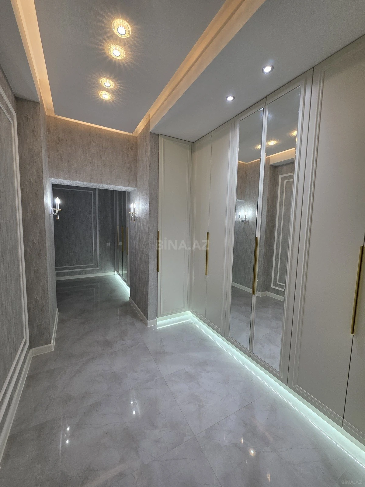 Satılır 2 otaqlı mənzil 111 m²