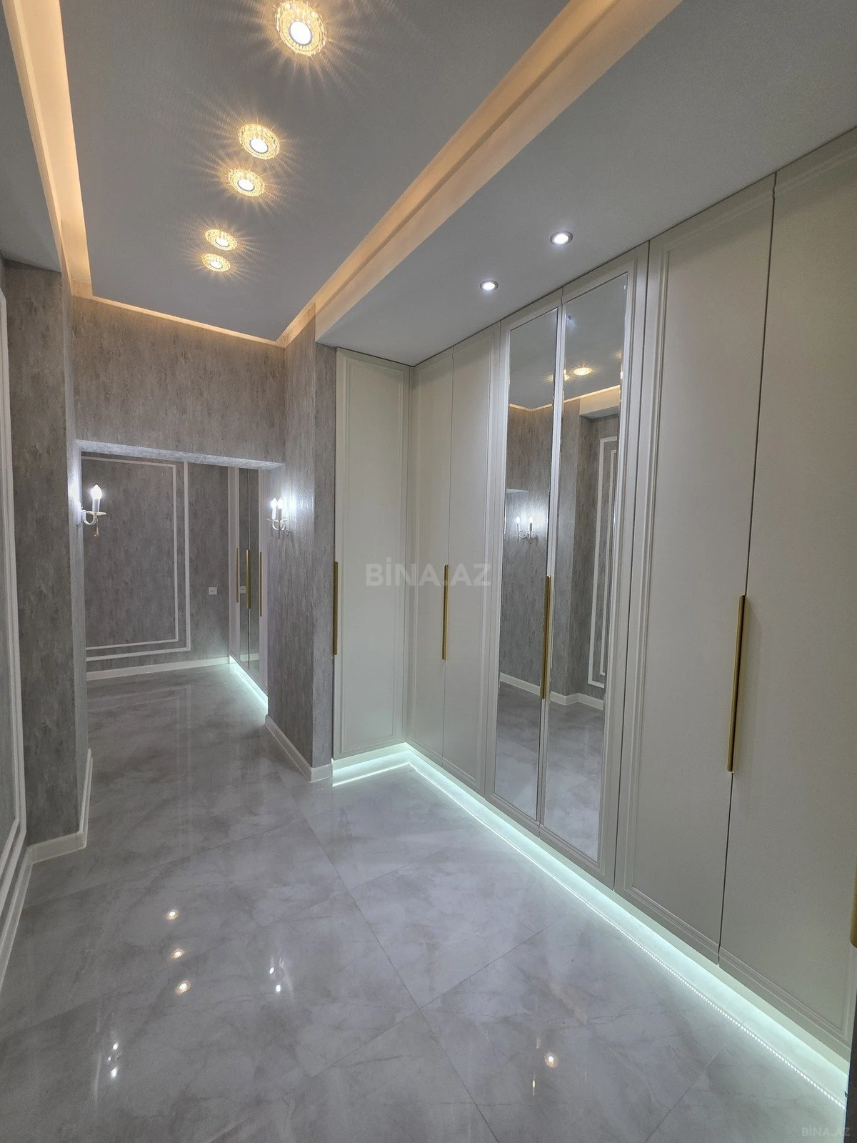 Satılır 2 otaqlı mənzil 111 m²