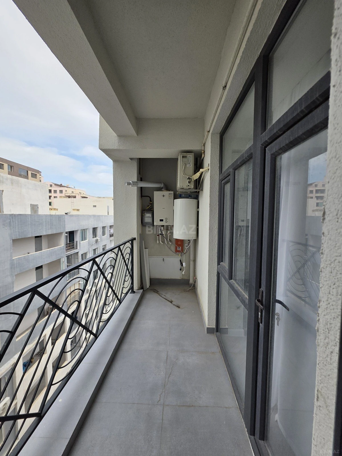 Satılır 2 otaqlı mənzil 111 m²