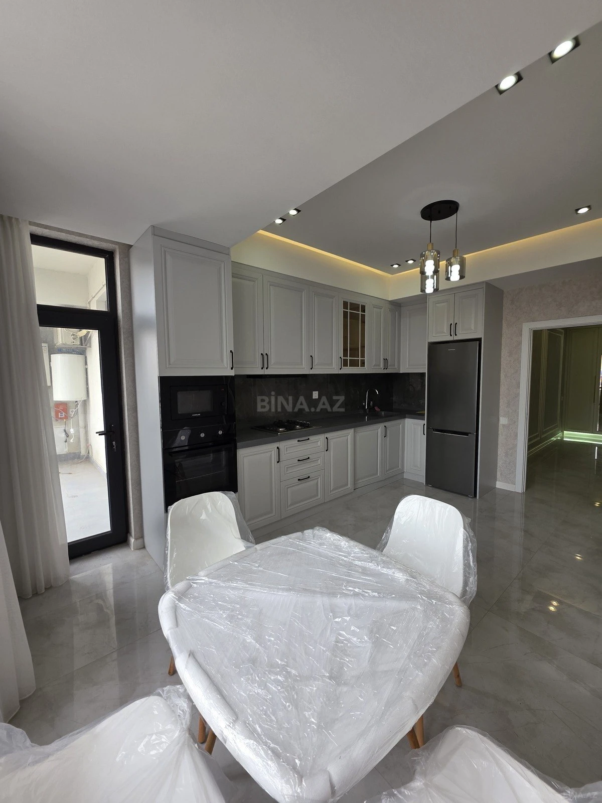 Satılır 2 otaqlı mənzil 111 m²