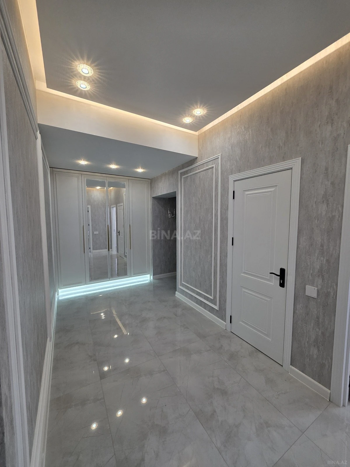 Satılır 2 otaqlı mənzil 111 m²