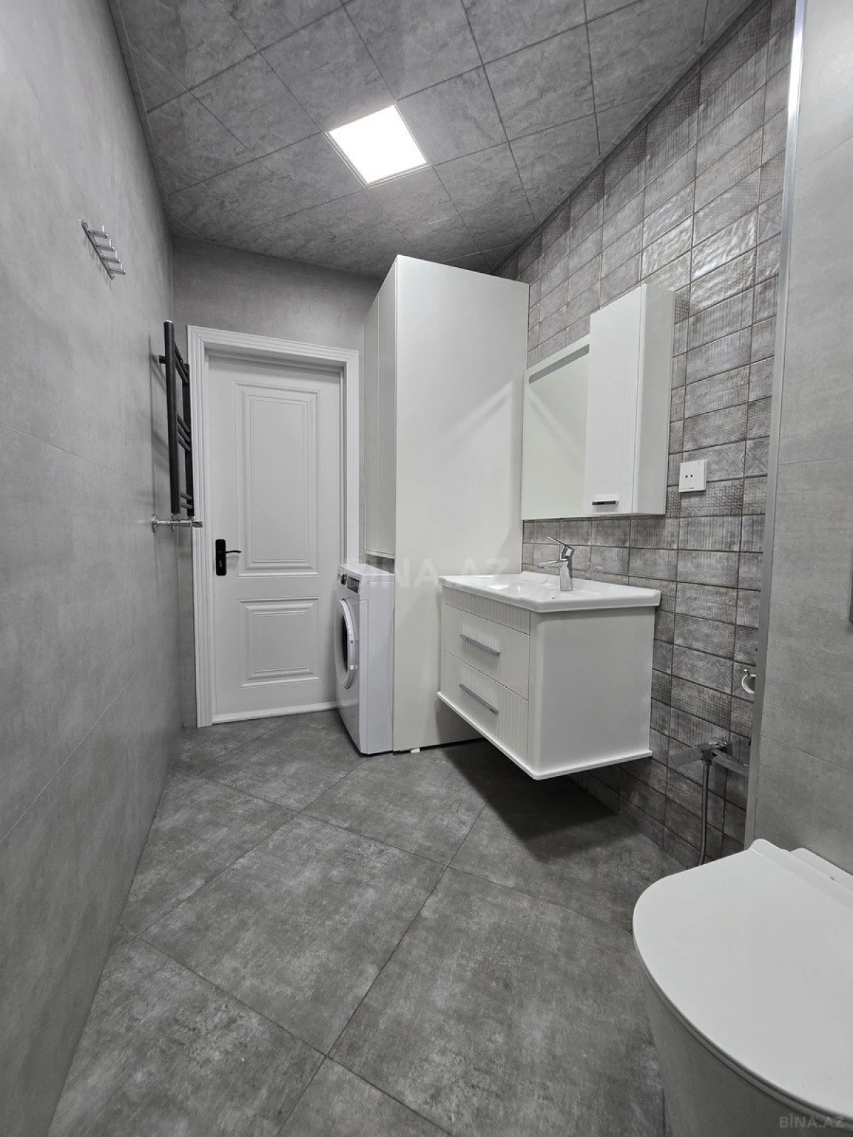 Satılır 2 otaqlı mənzil 111 m²