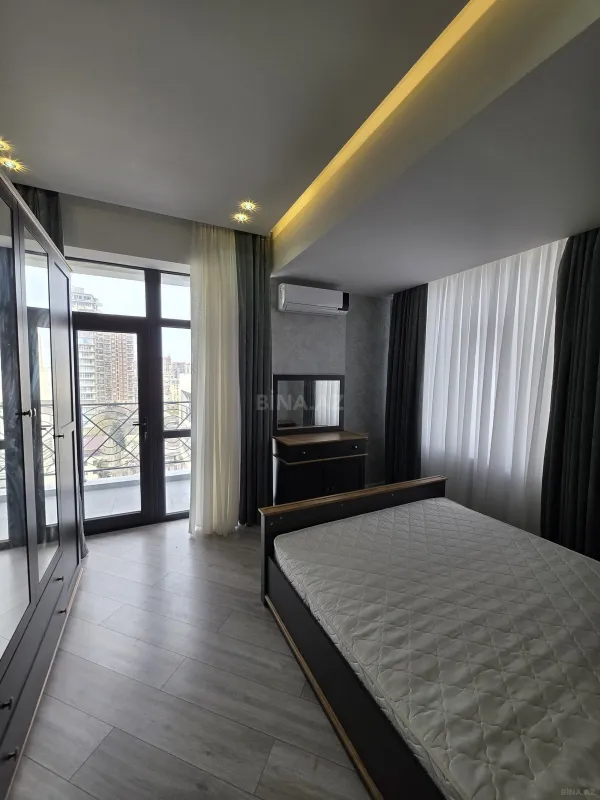 Satılır 2 otaqlı mənzil 111 m²