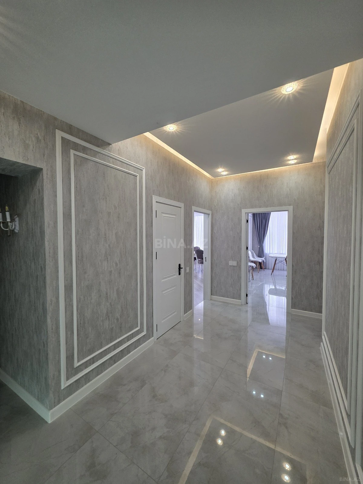 Satılır 2 otaqlı mənzil 111 m²