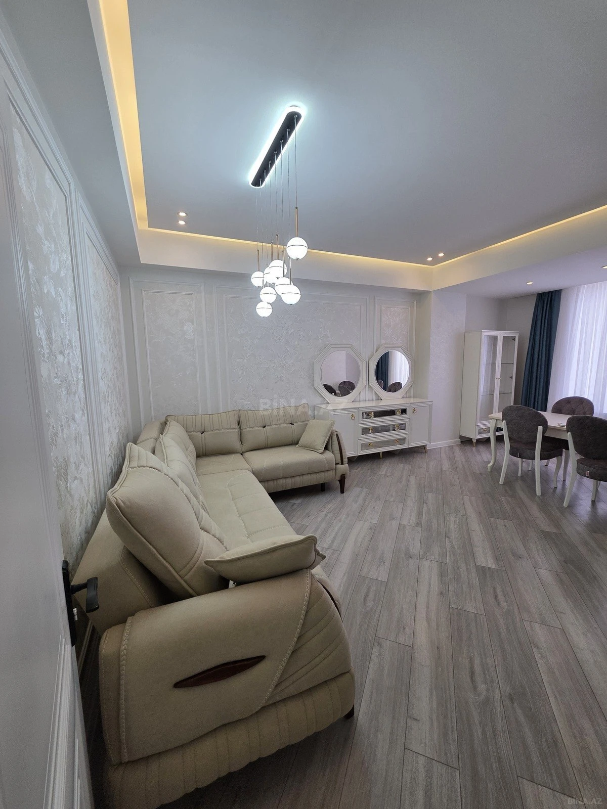 Satılır 2 otaqlı mənzil 111 m²