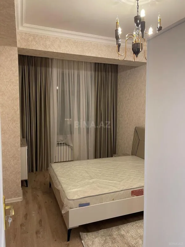 Satılır 2 otaqlı mənzil 82 m²