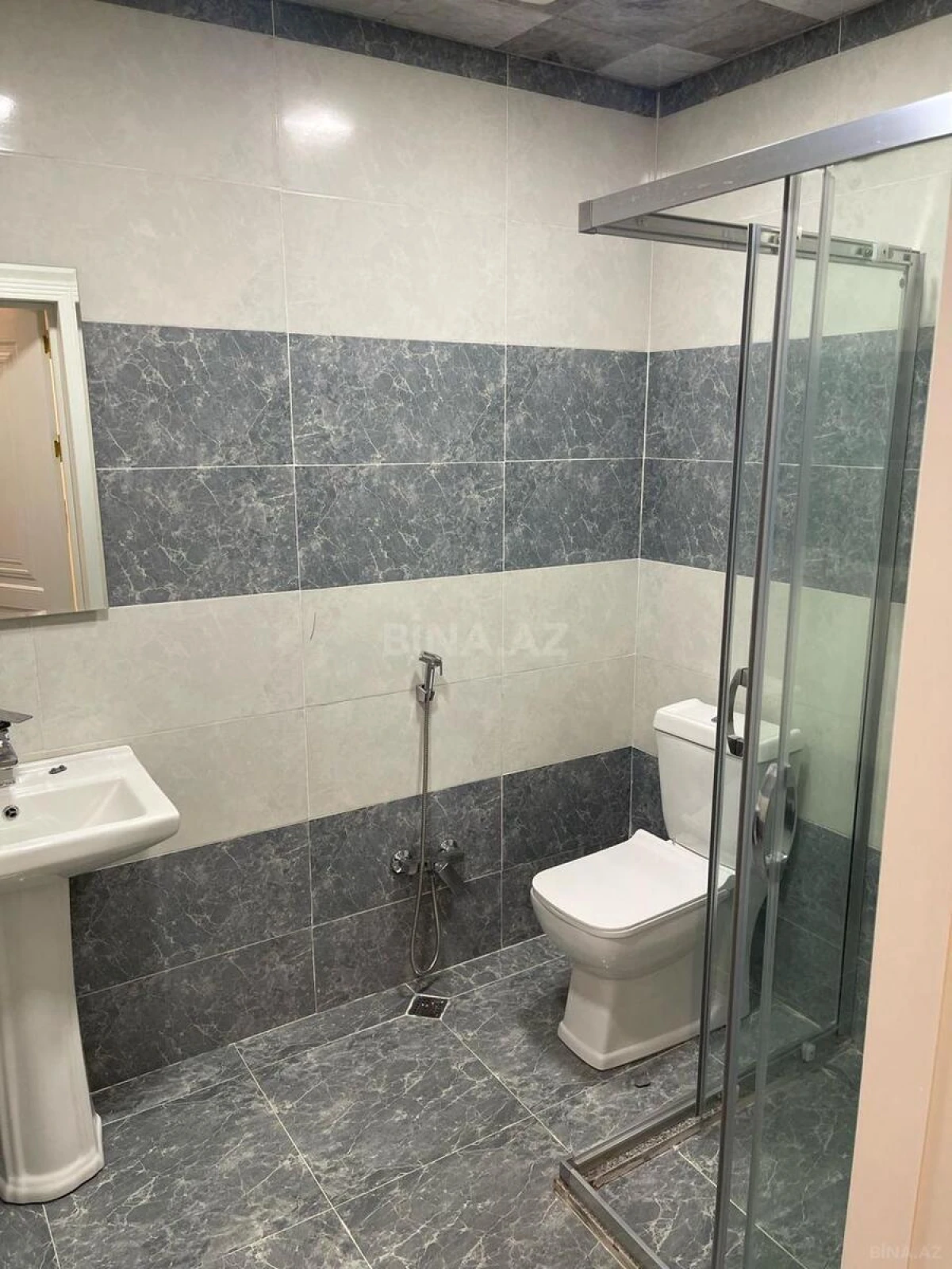Satılır 2 otaqlı mənzil 82 m²