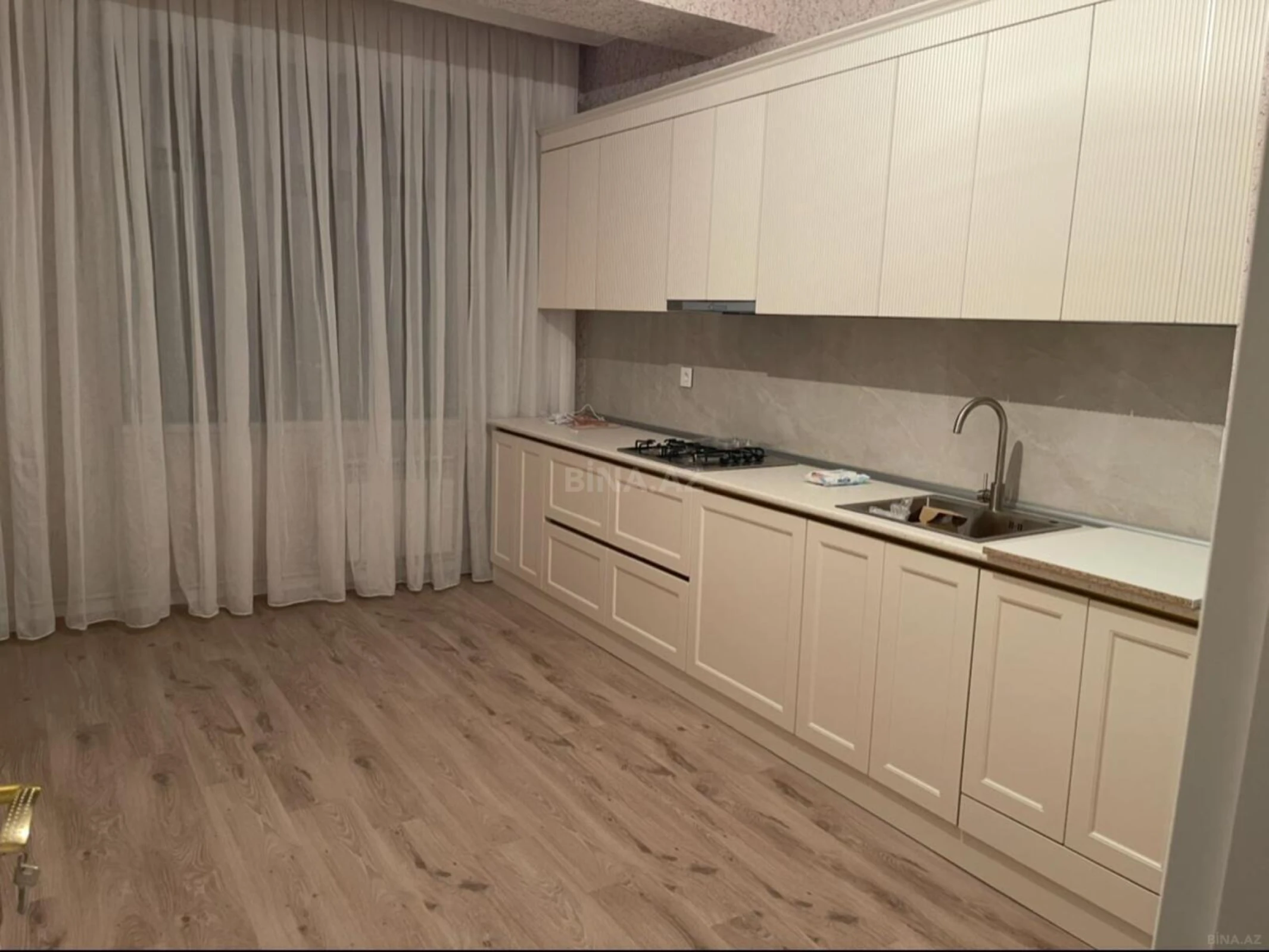 Satılır 2 otaqlı mənzil 82 m²