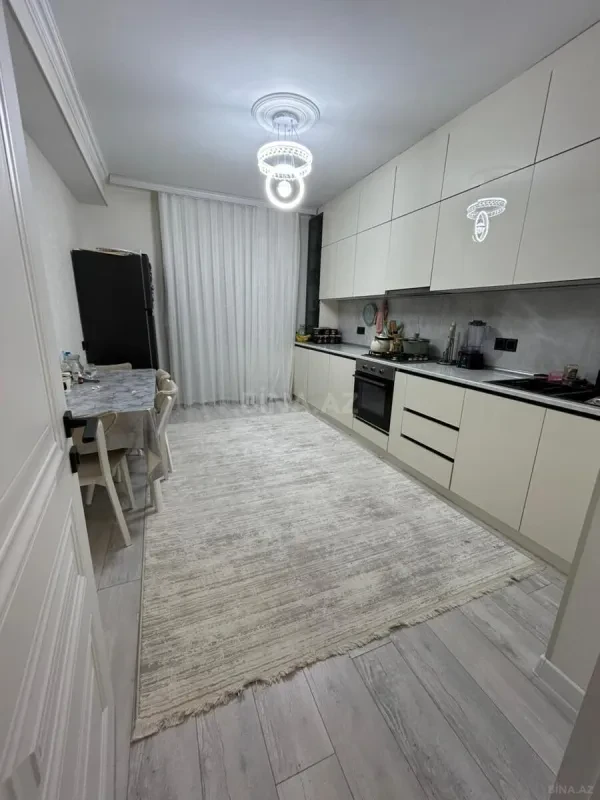 Satılır 4 otaqlı mənzil 107 m²