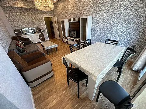 Kirayə verilir 3 otaqlı mənzil 120 m²