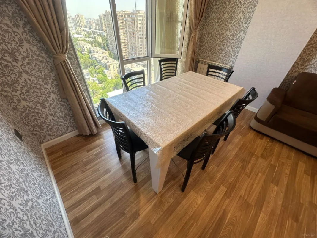 Kirayə verilir 3 otaqlı mənzil 120 m²