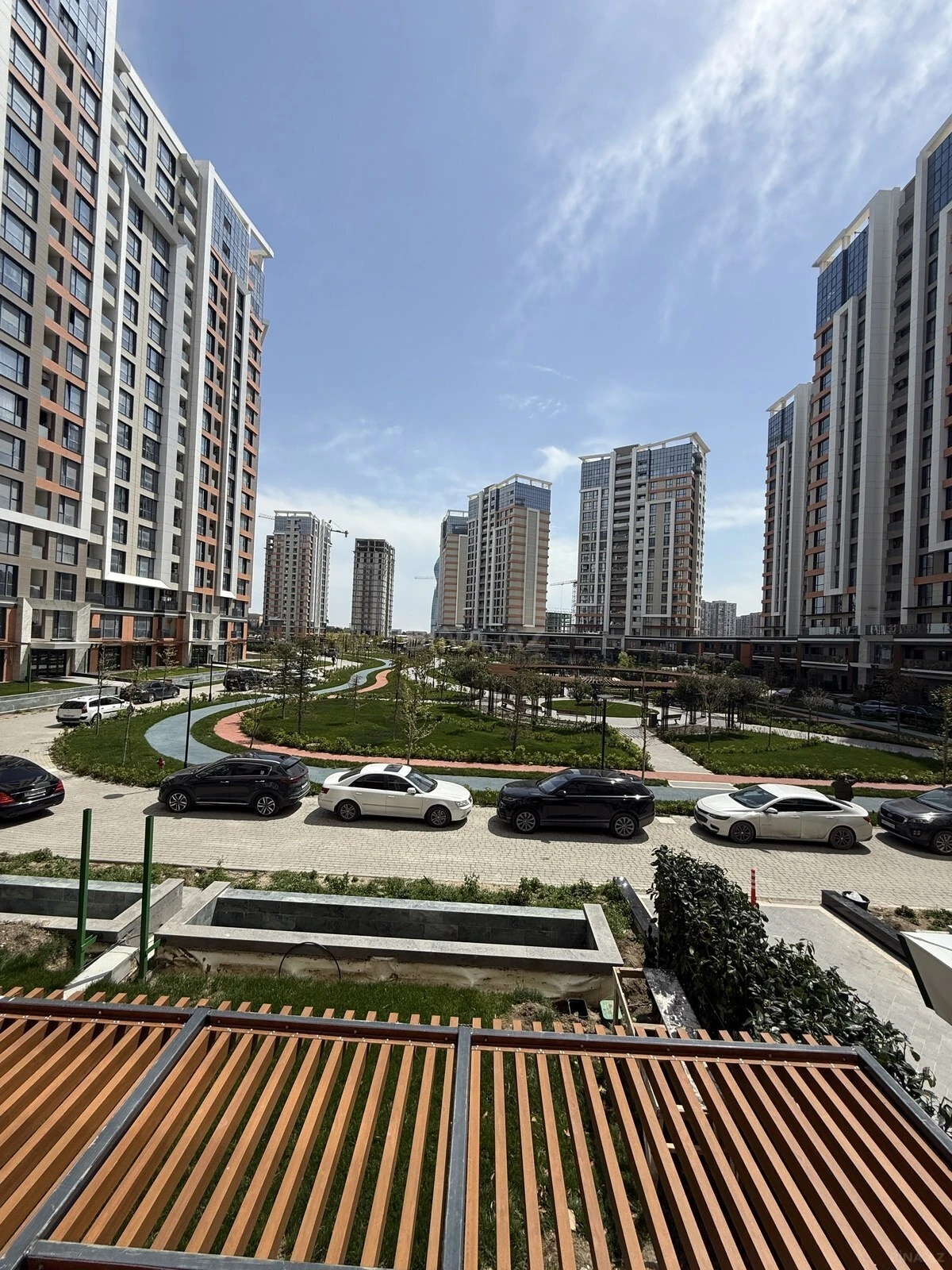 Kirayə verilir 4 otaqlı mənzil 130 m²