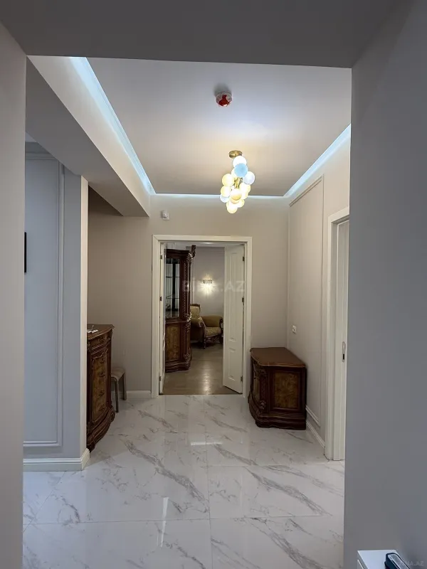 Kirayə verilir 4 otaqlı mənzil 130 m²