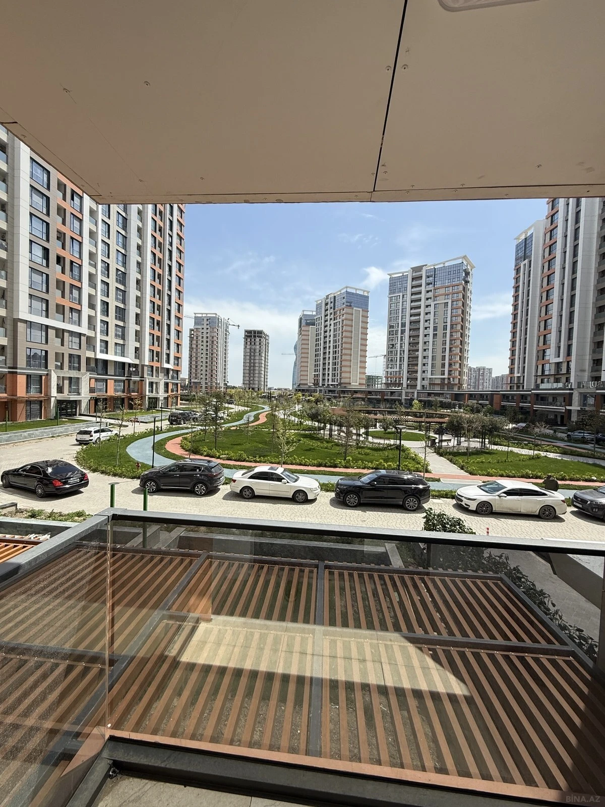 Kirayə verilir 4 otaqlı mənzil 130 m²