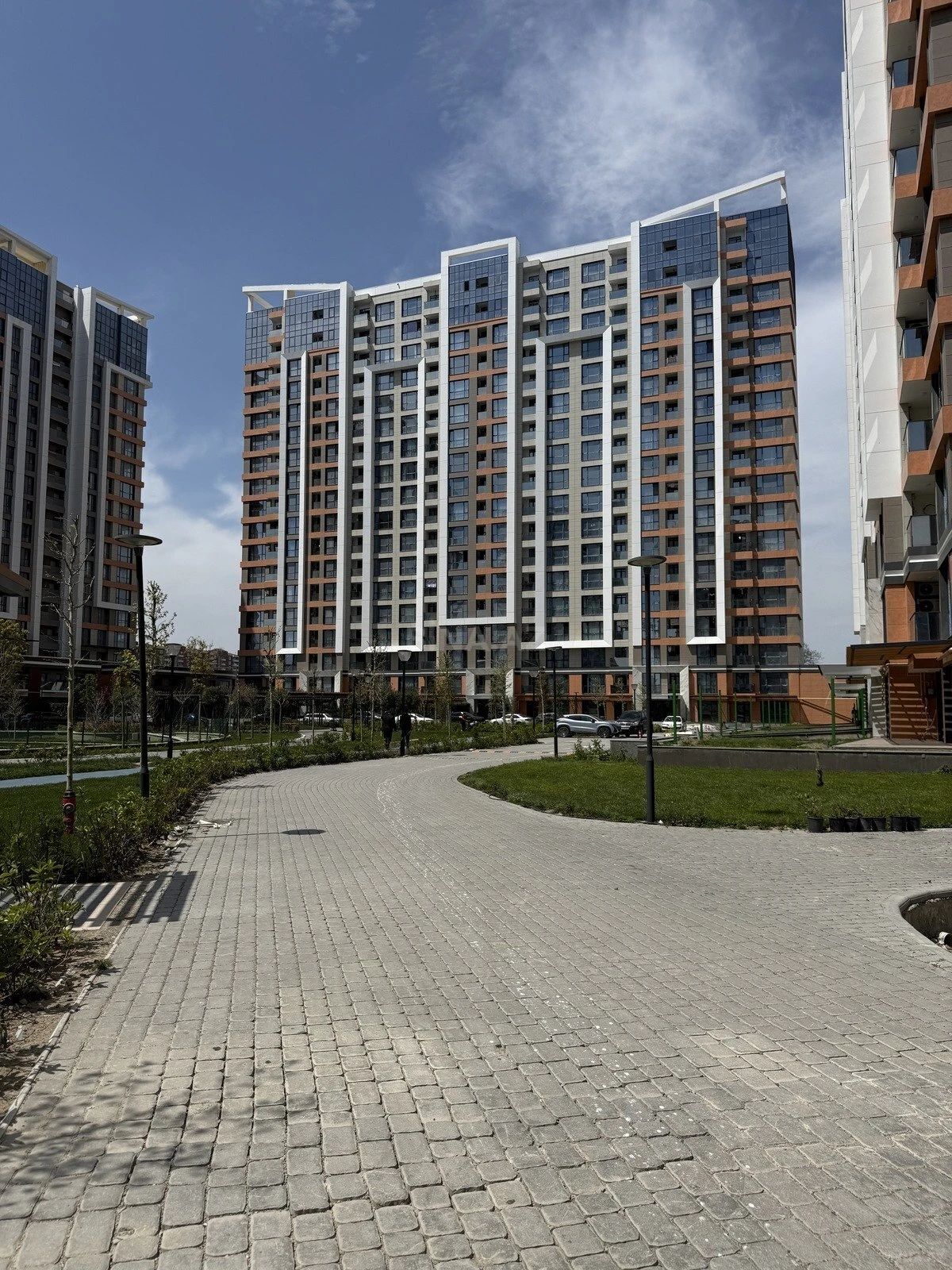 Kirayə verilir 4 otaqlı mənzil 130 m²